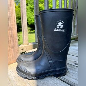 Black STOMP rain boots for kids in size 3 by Kamik